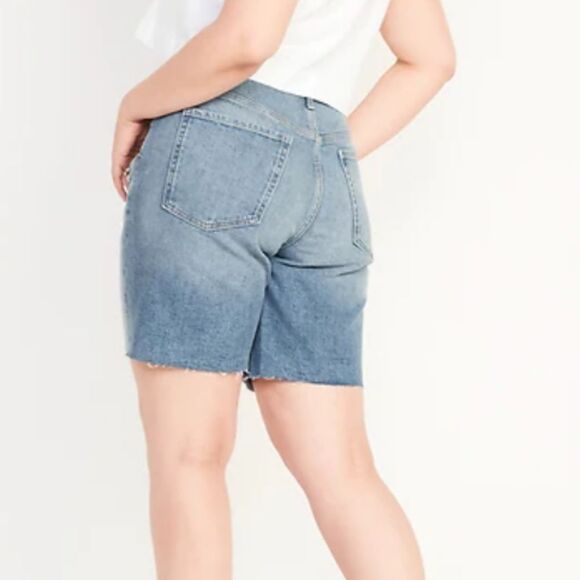 Old Navy High Rise Slouchy Straight Light Wash Raw Hem Jean Shorts Size 28 NWT - Picture 2 of 6